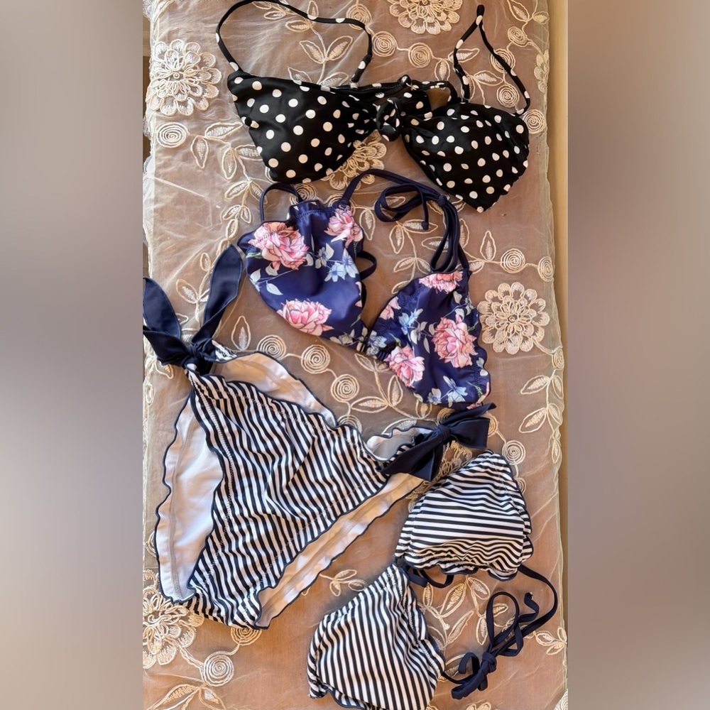 3 Tops 2 Bottoms Old Navy. Blue & Black. Blue Floral/Blue Stripes/Black Polka.